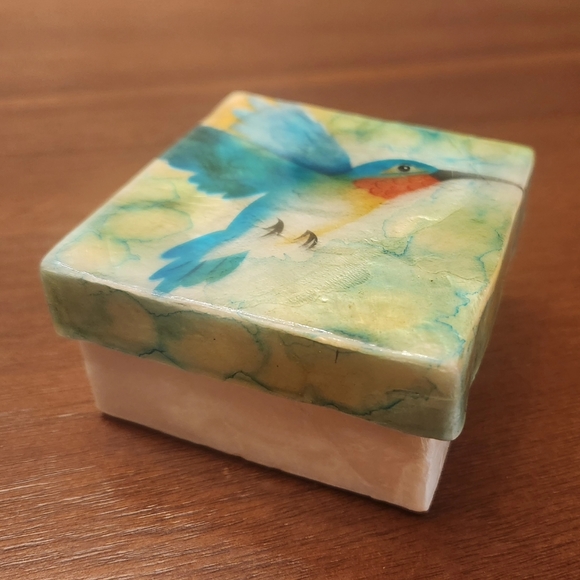 Hummingbird Irridescen Capiz Shell Jewelry Trinket Keepsake Box 3" - Picture 3 of 8